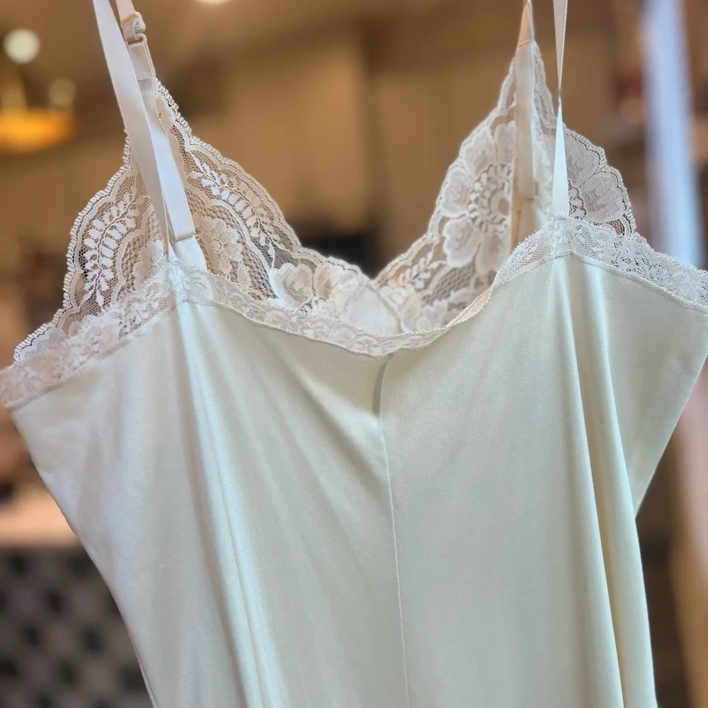 Lace Trim Cream Chemise - Picture 5 of 11